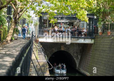 LONDRES - 26 AOÛT 2024 : Café Laville et Regents canal à Little Venice, centre-ouest de Londres Banque D'Images