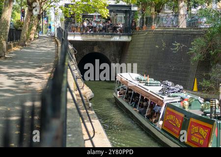 LONDRES - 26 AOÛT 2024 : Café Laville et Regents canal à Little Venice, centre-ouest de Londres Banque D'Images