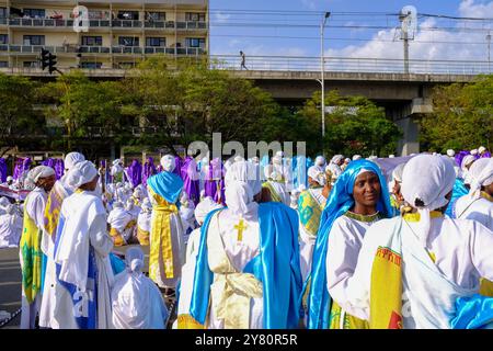 Ethiopie, Addis-Abeba (ou Addis-Abeba), 27 septembre 2023 : les chrétiens orthodoxes éthiopiens célèbrent Meskel, une fête de l'Église qui commémore le dis Banque D'Images