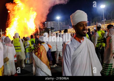 Ethiopie, Addis-Abeba (ou Addis-Abeba), 27 septembre 2023 : les chrétiens orthodoxes éthiopiens célèbrent Meskel, une fête de l'Église qui commémore le dis Banque D'Images