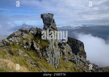 Centre Peak et sommet de Ben Arthur, également connu sous le nom de Cobbler a Corbett - petite montagne au-dessus d'Arrochar dans les Highlands d'Écosse Banque D'Images