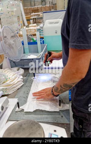 Bully-les-Mines (Nord de la France) : L'usine Naturopera, fabricant de produits d'hygiène et de beauté bio. Naturopera est le leader en écologie Banque D'Images