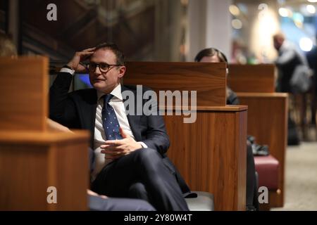 Birmingham, Royaume-Uni. 1er octobre 2024. Image © concédée sous licence à Parsons Media. 01/10/2024. Birmingham, Royaume-Uni. Le député Tom Tugendhat assiste à la conférence du Parti conservateur 2024. ICC. Tom Tugendhat, député à la tête du Parti conservateur Hope, assiste au troisième jour de la conférence du Parti conservateur 2024 tenue au Centre international des congrès de Birmingham. Photo de Ryan Jenkinson/Parsons crédit média : andrew parsons/Alamy Live News Banque D'Images