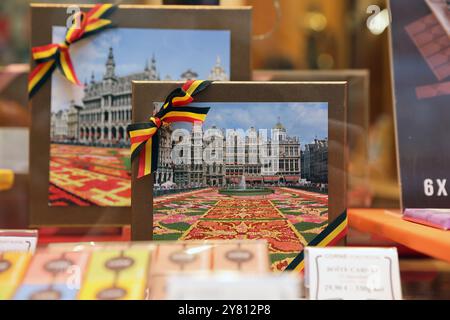 Boutiques de chocolat haut de gamme dans la galerie Royale Saint Hubert arcade à Bruxelles, Belgique. Banque D'Images