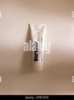 Dentifrice Biorepair Pro White. Banque D'Images