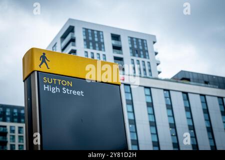 SUTTON, LONDRES- 10 SEPTEMBRE 2024 : Sutton High Street. Ville dans le sud de Londres et siège administratif de Borough of Sutton Banque D'Images