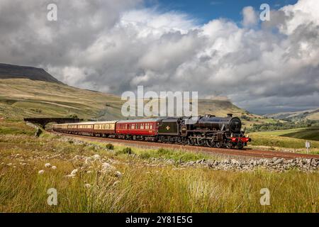 BR '5MT' 4-6-0 No. 45212 grimpe vers AIS Gill, Cumbria, England, UK Banque D'Images