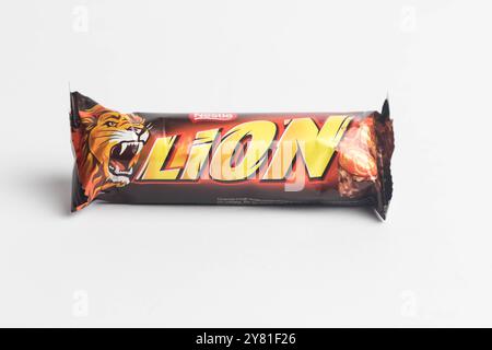 Londres, Royaume-Uni, 24 septembre 2024:- Une vue de la confiserie Lion, sur fond blanc Banque D'Images