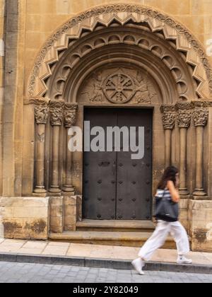 Portail arrière du cloître, monastère de San Pedro el Viejo, Huesca, communauté d'Aragon, Espagne Banque D'Images