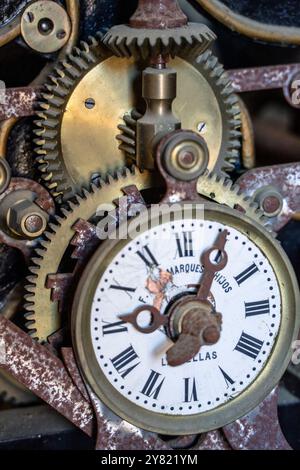 Machines d'horlogerie, laminé et fonte, 20ème siècle, Musée diocésain de Huesca, Communauté d'Aragon, Espagne Banque D'Images