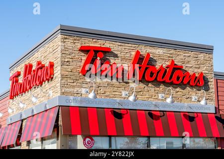 Gros plan le logo Tim Hortons est visible. Richmond Hill, Canada. Banque D'Images