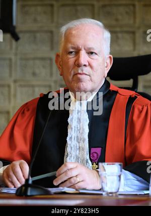 Le président du tribunal Philippe Gorle est photographié lors de la séance de constitution du jury lors du procès d'assises de G. Vanwyngaerden, 26 ans, de Liège, accusé du meurtre d'Eric Wilkin, à Liège, mercredi 02 octobre 2024. Le résident de Saint-Georges, âgé de 43 ans, a été mortellement heurté par une voiture après une altercation et une poursuite en voiture. BELGA PHOTO JOHN THYS Banque D'Images