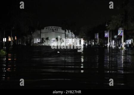 ÉTATS-UNIS. 28 septembre 2024. Beach Boulevard à Gulfport, en Floride, est resté inondé tôt le matin du 27 septembre 2024, quelques heures après le pic de l'onde de tempête causée par l'ouragan Hélène. (Photo de Lauren Peace/Tampa Bay Times/TNS/Sipa USA) crédit : Sipa USA/Alamy Live News Banque D'Images