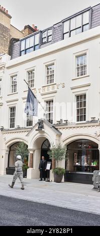 Galeries et restaurant Sotheby's, New Bond Street, Mayfair, Londres, Angleterre. Banque D'Images