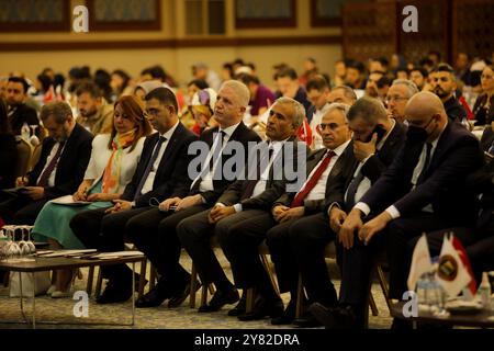 Gaziantep, Turquie. 12 mai 2022. Un sommet pour examiner les possibilités économiques de coopération entre la Turquie et l'Allemagne se tient dans la ville turque de Gaziantep. L'événement, intitulé « Sommet de la transformation environnementale », fait partie du programme organisé par le ministère de la Fédération allemande de l'économie et du développement, conjointement avec l'Organisation de coopération allemande, le ministère turc du commerce et la Chambre de commerce et d'industrie de Gaziantep. Davut Gul, gouverneur de Gaziantep, et Adnan Ünverdi, président de la Chambre de commerce et d'industrie de Gaziantep, ont prononcé une allocution Banque D'Images