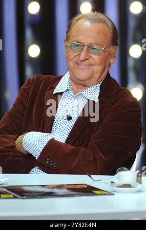 Milan Italie 20/09/2008 : Renzo Arbore, chanteur italien, pendant le programme musical de télévision "Scalo 76" Banque D'Images