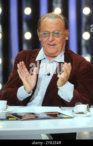 Milan Italie 20/09/2008 : Renzo Arbore, chanteur italien, pendant le programme musical de télévision "Scalo 76" Banque D'Images