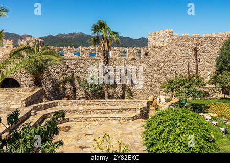 À l'intérieur des murs du château historique de Marmaris. Banque D'Images