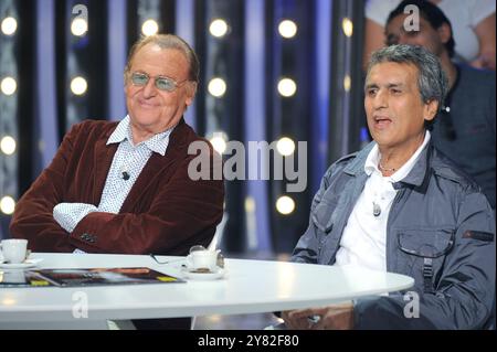 Milan Italie 20/09/2008 : Renzo Arbore et Toto Cutugno, chanteurs italiens, pendant le programme musical de télévision "Scalo 76" Banque D'Images