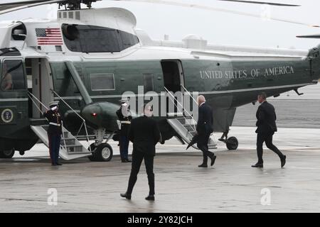 New York, États-Unis. 23 septembre 2024. New York, États-Unis, le 23 septembre 2024 - le président Joe Biden arrive à New York à bord d'Air Force One et part à bord de Marine One, accueilli par des responsables locaux avant l'Assemblée générale des Nations Unies. Photo de Giada Papini Rampelotto/EuropaNewswire/Sipa USA crédit : Sipa USA/Alamy Live News Banque D'Images