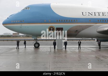 New York, États-Unis. 23 septembre 2024. New York, États-Unis, le 23 septembre 2024 - le président Joe Biden arrive à New York à bord d'Air Force One et part à bord de Marine One, accueilli par des responsables locaux avant l'Assemblée générale des Nations Unies. Photo de Giada Papini Rampelotto/EuropaNewswire/Sipa USA crédit : Sipa USA/Alamy Live News Banque D'Images