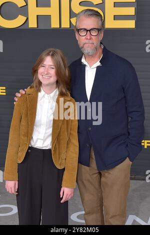 Vesper Ruck und Alan Ruck BEI der Premiere der HBO Serie The franchise im Paramount Theater. Los Angeles, 01.10.2024 *** Vesper Ruck et Alan Ruck lors de la première de la série HBO The franchise au Paramount Theater Los Angeles, 01 10 2024 Foto:xD.xStarbuckx/xFuturexImagex franchise 4066 Banque D'Images