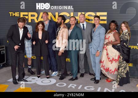 Daniel Brühl, Ruaridh Mollica, Aya Cash, Himesh Patel, Billy Magnussen, Darren Goldstein, Isaac Powell, Lolly Adefope und Jessica Hynes BEI der Premiere der HBO Serie The franchise im Paramount Theater. Los Angeles, 01.10.2024 *** Daniel Brühl, Ruaridh Mollica, Aya Cash, Himesh Patel, Billy Magnussen, Darren Goldstein, Isaac Powell, Lolly Adefope et Jessica Hynes lors de la première de la série HBO The franchise au Paramount Theater Los Angeles, 01 10 2024 Foto:xD.xStarbuckx/xFuturexImagex franchise 4188 Banque D'Images