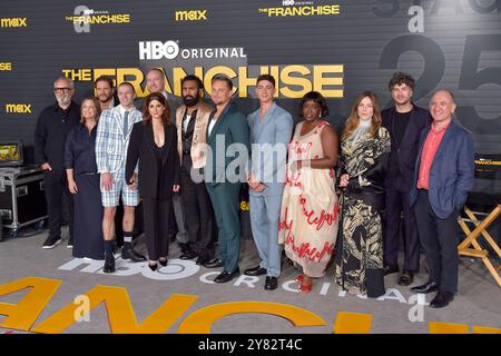 Sam Mendes, Daniel Brühl, Amy Gravitt, Ruaridh Mollica, Darren Goldstein, Aya Cash, Himesh Patel, Billy Magnussen, Isaac Powell, Lolly Adefope, Jessica Hynes, Jon Brown und Armando Iannucci BEI der Premiere der HBO Serie 'The franchise' im Paramount Theater. Los Angeles, 01.10.2024 Banque D'Images