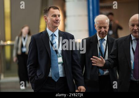 Jeremy Hunt MP vu arriver à la conférence. Le Parti conservateur est le deuxième plus grand parti politique du Royaume-Uni et se réunit à Birmingham pour sa conférence d'automne. (Photo de David Tramontan / SOPA images/SIPA USA) Banque D'Images