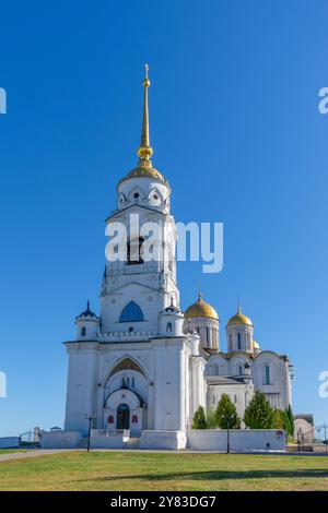 Vue extérieure de la cathédrale de la Dormition à Vladimir, en Russie, un remarquable bâtiment du XIIe siècle et un site du patrimoine mondial de l'UNESCO Banque D'Images