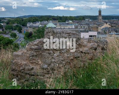 Elgin, Écosse, Royaume-Uni. 3 août 2024 : les ruines du château d'Elgin au sommet de Lady Hill. Banque D'Images
