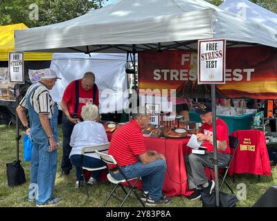 Spring Hill, Kansas - 28 septembre 2024 : tests de résistance de Scientologie au Spring Hill Fall Festival Banque D'Images