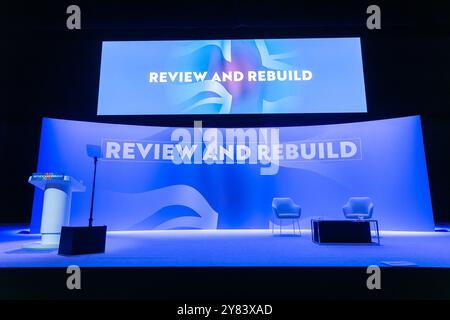 International Convention Centre, Birmingham, Royaume-Uni. Lundi 30 septembre 2024. Le deuxième jour de la conférence du Parti conservateur. La salle de conférence est vide avant l'heure des questions des candidats à la direction. Banque D'Images