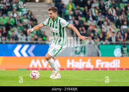 Budapest, Hongrie – 9 octobre 2022. Milieu de terrain Ferencvaros Balint Vecsei lors du match de Liga hongroise Ferencvaros vs Debrecen (2-0). Banque D'Images