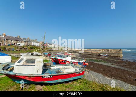 Bateaux de pêche à Craster Harbor northumberland uk Banque D'Images