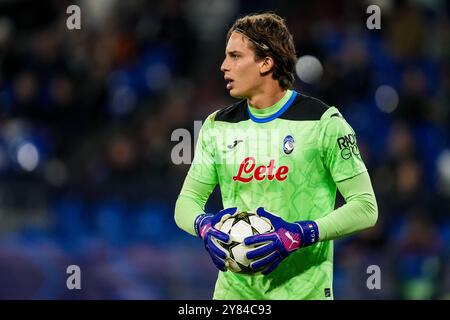 GELSENKIRCHEN, ALLEMAGNE - 2 OCTOBRE : Marco Carnesecchi d'Atalanta BC tient le ballon lors du match MD2 de la phase 2024/25 de la Ligue des champions de l'UEFA entre le FC Shakhtar Donetsk et Atalanta BC à l'Arena AufSchalke le 2 octobre 2024 à Gelsenkirchen, Allemagne. (Photo de René Nijhuis) Banque D'Images