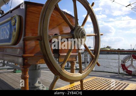 Le volant du navire historique Rickmer Rickmers, qui repose dans le port de Hambourg, en Allemagne, tourné en septembre 2015 Banque D'Images