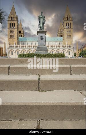 Basilique d'un centre-ville historique de la ville de cinq églises. La cathédrale Saint-Pierre et Paul dans le centre historique de Pecs, Del-Dunantul, Banque D'Images