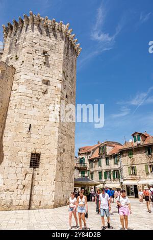 Split Croatie, vieille ville, Trg Brace Radic Square des frères Radic, place des fruits, château vénitien médiéval Mletacki kastel, pentagone forme grand central Banque D'Images