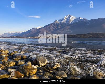 Rivage du lac de Côme au coucher du soleil Banque D'Images