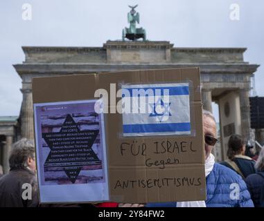 Allemagne, Berlin, 22 octobre 2023, rassemblement de solidarité pour Israël. Rassemblement debout contre la terreur, la haine et l’antisémitisme, dans la solidarité et la compassion Banque D'Images