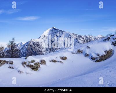 Vue d'hiver sur le mont Legnone Banque D'Images