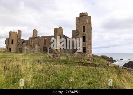 Château de New Slains, château en ruines sur les falaises, Cruden Bay, Peterhead, Aberdeenshire, Écosse, grande-Bretagne Banque D'Images