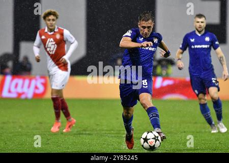 Zagreb, Croatie. 02 octobre 2024. Zagreb, Croatie, 2 octobre 2024 : Lukas Kacavenda du Dinamo Zagreb (C) en action lors de la Ligue des Champions de l'UEFA, phase de Ligue, match entre le Dinamo Zagreb et Monaco au stade Maksimir, Zagreb, Croatie. (Natasa Kupljenik/SPP) crédit : SPP Sport Press photo. /Alamy Live News Banque D'Images