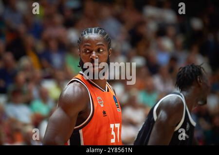 Valencia, Espagne. 02 octobre 2024. Semi Ojeleye de Valencia basket en action lors de la BKT EuroCup saison régulière Round 2 au Pabellon Fuente de San Luis. Score final ; panier Valencia 105 : 78 Veolia Hamburg Towers (photo Vicente Vidal Fernández/SOPA images/SIPA USA) crédit : SIPA USA/Alamy Live News Banque D'Images