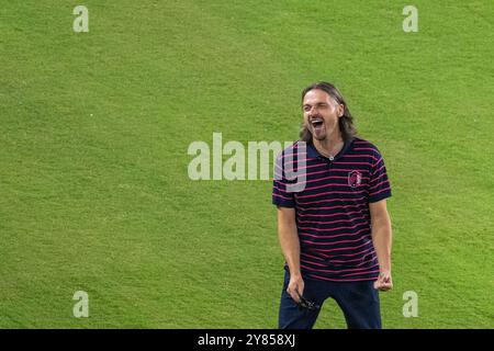 Los Angeles, États-Unis. 02 octobre 2024. Soccer, Major League Soccer, Los Angeles FC - composé Louis City SC : Sports Director Lutz Pfannenstiel réagit avant le match. Crédit : Maximilian Haupt/dpa/Alamy Live News Banque D'Images