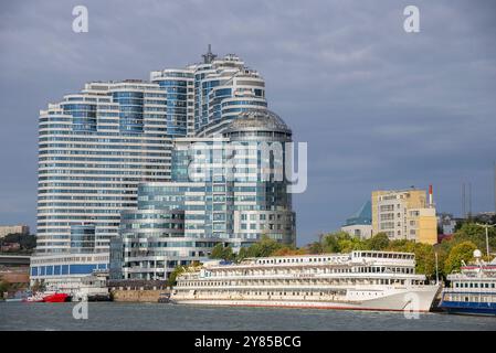 ROSTOV ON DON, RUSSIE - 03 OCTOBRE 2021 : le remblai de la rivière Don. Rostov-sur-le-Don, Russie Banque D'Images