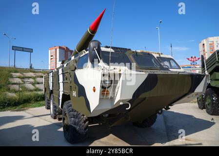 KAMENSK-SHAKHTINSKY, RUSSIE - 04 OCTOBRE 2021 : le système de missiles tactiques Tochka-U. L'exposition à Patriot Park. Kamensk-Shakhtinsky Banque D'Images