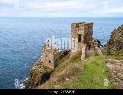 "L'ancien des sociétés mines d'étain de Cornouailles à Botallack utilisé comme lieu de tournage pour l'Grambler mine en série TV de la BBC Poldark, Cornwall, England, UK Banque D'Images