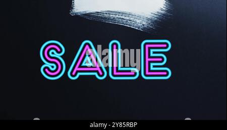 Image du texte de vente en rose et bleu sur des coups de pinceau blanc sur noir Banque D'Images